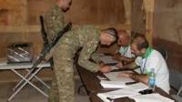 Военным в Луганской и Донецкой областях разрешили голосовать по военному билету